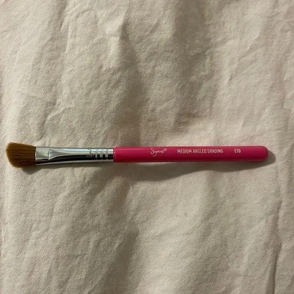 Sigma E70 Medium Angled Shading Brush travel size - Picture 1 of 4
